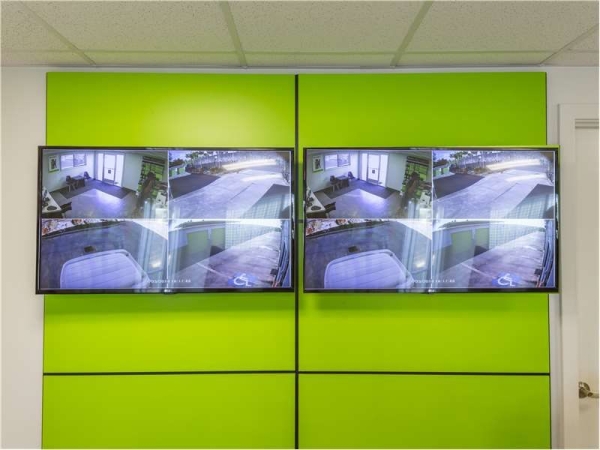 Facility photo: //images.sparefoot.com/medium/217092699434169214b.jpg