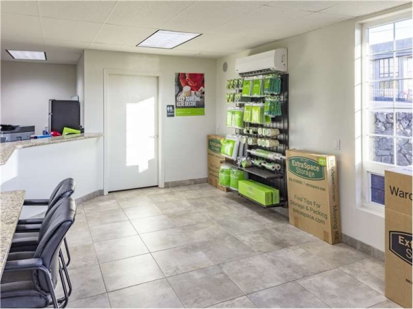 Facility photo: //images.sparefoot.com/medium/217093699434108e419.jpg