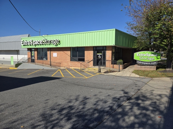 Facility photo: //images.sparefoot.com/medium/21710069f9de0e039be.jpg