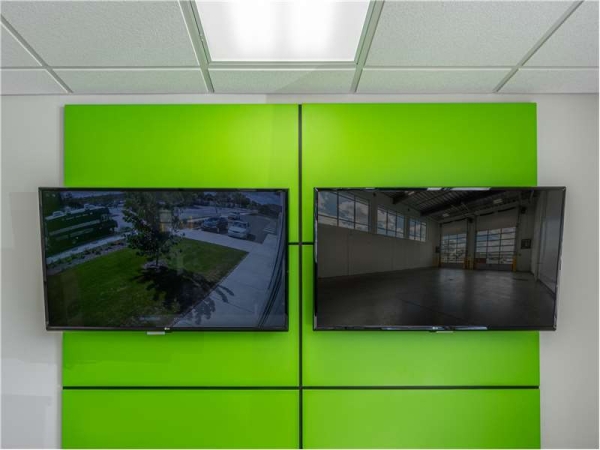 Facility photo: //images.sparefoot.com/medium/21710664e02fdb9e592.jpg