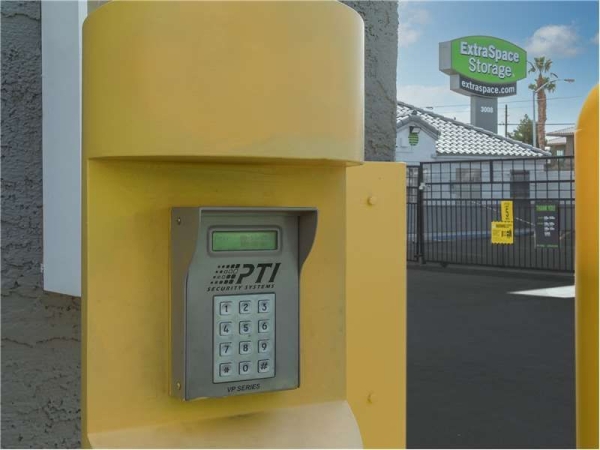 Facility photo: //images.sparefoot.com/medium/2171116994330e4374e.jpg