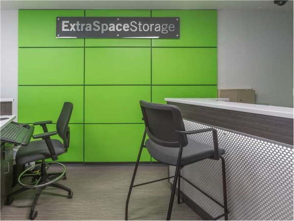 Facility photo: //images.sparefoot.com/medium/2171116994330f015ee.jpg