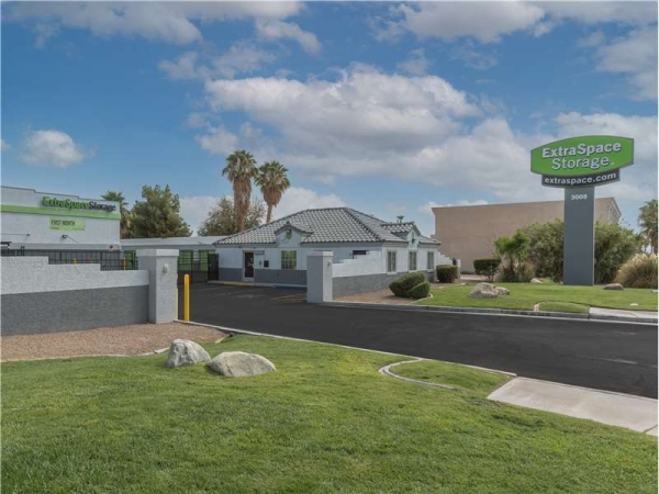 Facility photo: //images.sparefoot.com/medium/2171116994331191290.jpg