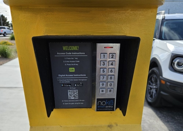 Facility photo: //images.sparefoot.com/medium/2171116a0b07a10b15c.jpg