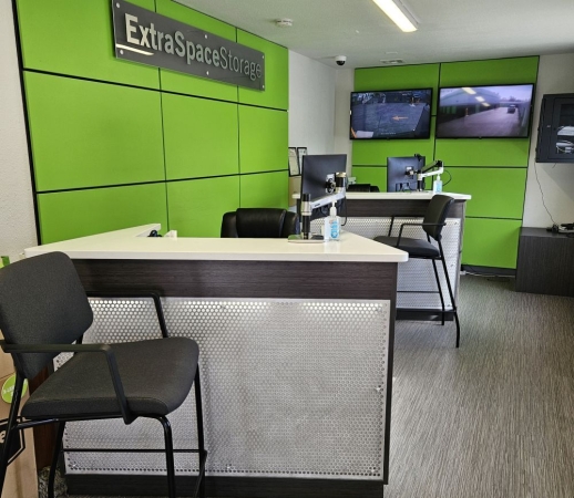 Facility photo: //images.sparefoot.com/medium/2171116a0b07a20f219.jpg