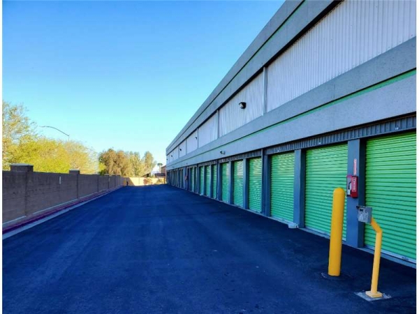 Storage Units at Extra Space Storage - 1733 - Las Vegas - Rancho Dr - 2025 North Rancho Drive