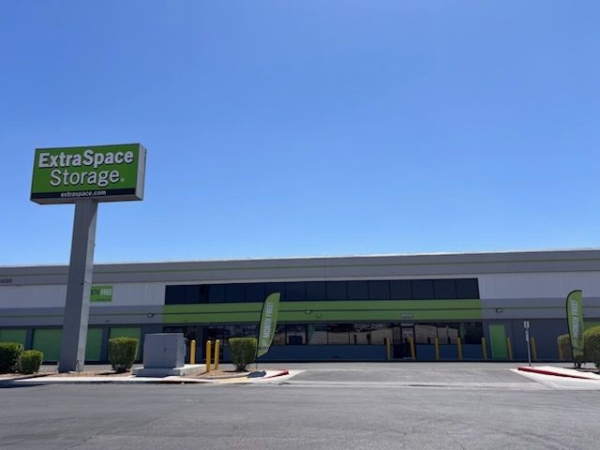 Storage Units at Extra Space Storage - 1733 - Las Vegas - Rancho Dr - 2025 North Rancho Drive