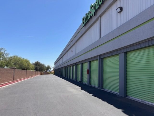 Storage Units at Extra Space Storage - 1733 - Las Vegas - Rancho Dr - 2025 North Rancho Drive