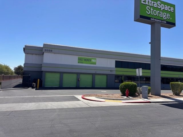 Storage Units at Extra Space Storage - 1733 - Las Vegas - Rancho Dr - 2025 North Rancho Drive