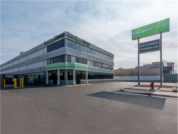 Facility photo: //images.sparefoot.com/medium/2171206994345f647ac.jpg