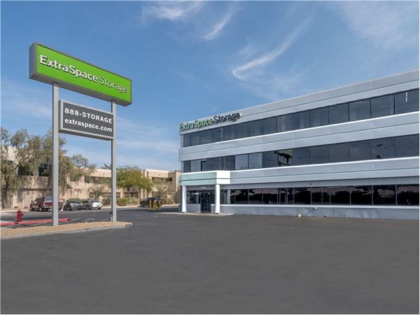 Facility photo: //images.sparefoot.com/medium/2171206994346356976.jpg