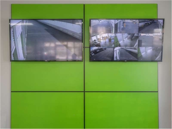 Facility photo: //images.sparefoot.com/medium/2171206994346410414.jpg