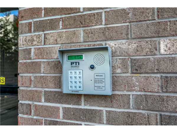 Facility photo: //images.sparefoot.com/medium/21713069943421e155f.jpg