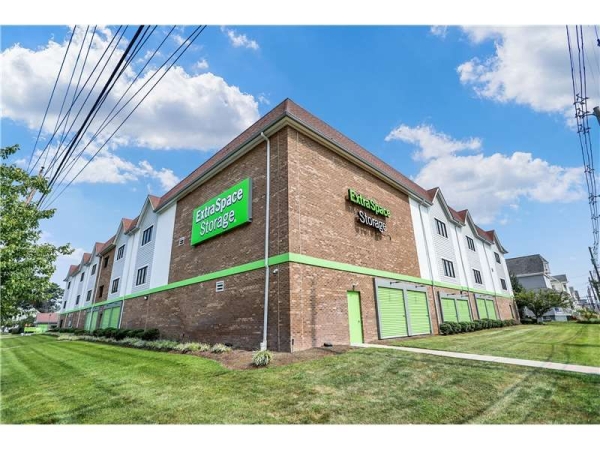 Facility photo: //images.sparefoot.com/medium/2171306994342382567.jpg