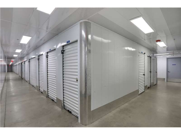 Facility photo: //images.sparefoot.com/medium/217130699434247186c.jpg