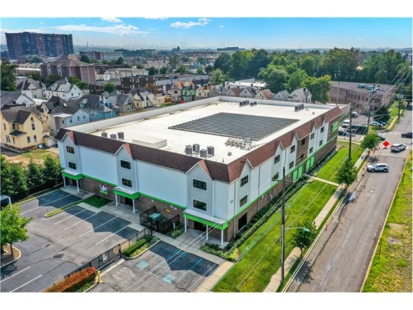 Facility photo: //images.sparefoot.com/medium/217130699434252ba33.jpg