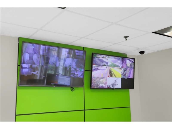 Facility photo: //images.sparefoot.com/medium/21713069943425f05ec.jpg