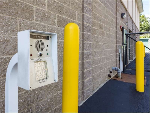 Facility photo: //images.sparefoot.com/medium/217136699432aa26196.jpg