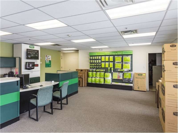 Facility photo: //images.sparefoot.com/medium/217136699432ab23927.jpg