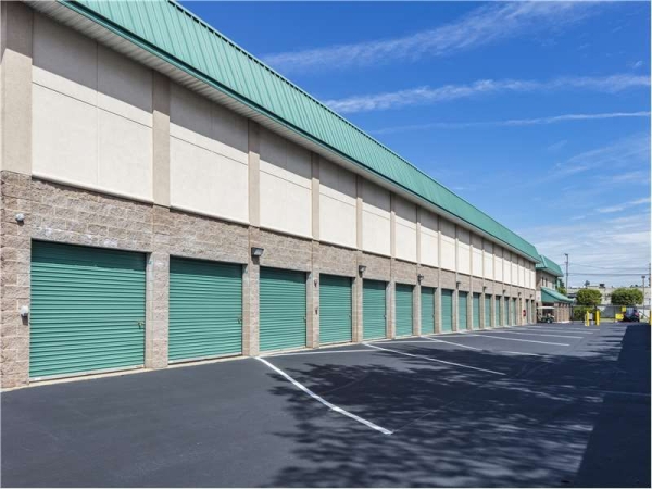 Facility photo: //images.sparefoot.com/medium/217136699432ac0cafe.jpg