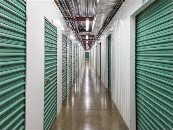 Facility photo: //images.sparefoot.com/medium/217136699432acdff62.jpg