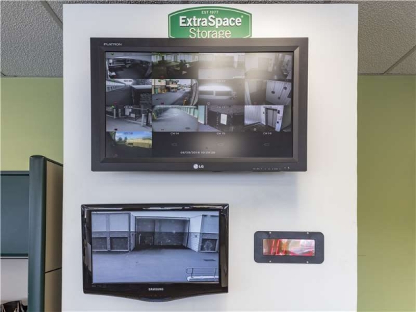 Facility photo: //images.sparefoot.com/medium/217136699432ae8303f.jpg