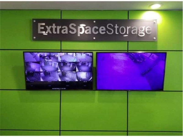 Storage Units at Extra Space Storage - 8882 - Bronx - Jerome Ave - 2165 Jerome Avenue