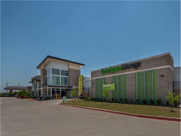 Facility photo: //images.sparefoot.com/medium/21717864e02e8239fed.jpg