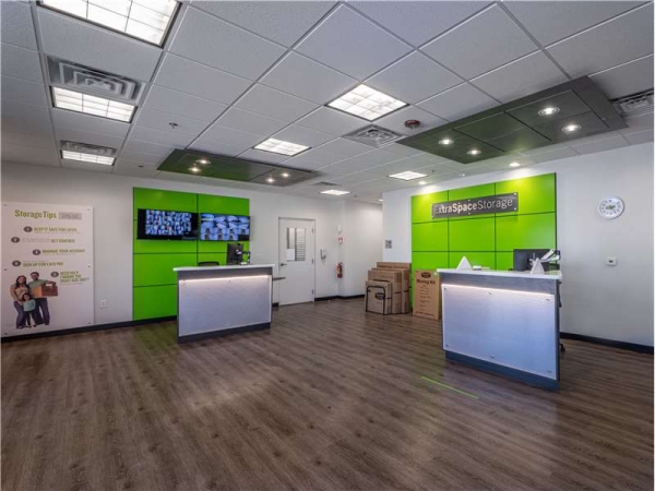 Facility photo: //images.sparefoot.com/medium/21717864e02e85abb67.jpg