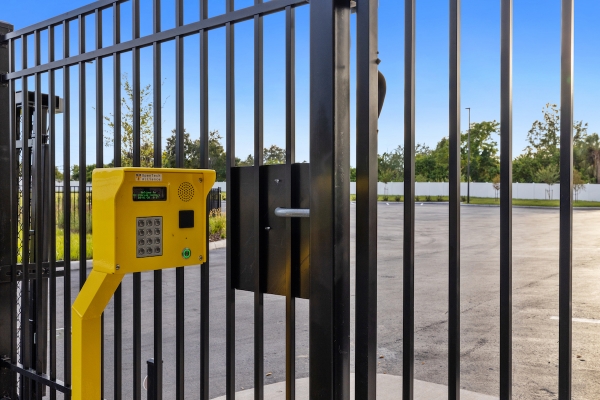 Facility photo: //images.sparefoot.com/medium/2171875f8472a607e58.jpg