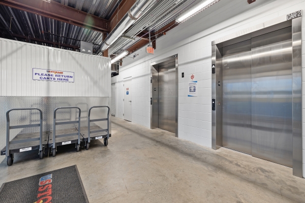 Facility photo: //images.sparefoot.com/medium/2171875f8472d20b57b.jpg