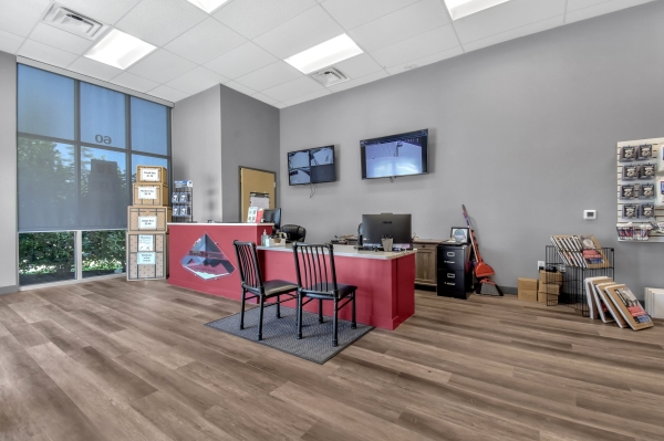Facility photo: //images.sparefoot.com/medium/21718968938e80dfa65.jpg