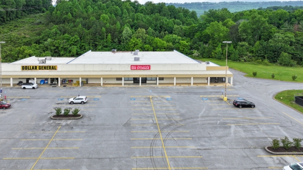Facility photo: //images.sparefoot.com/medium/217264664658dc8c62d.jpg