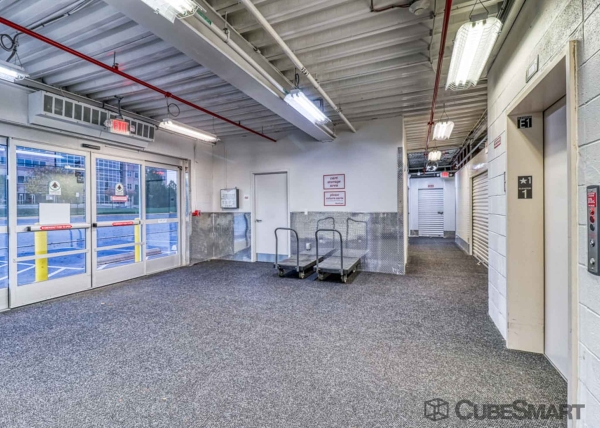 Facility photo: //images.sparefoot.com/medium/217292688b243153188.jpg
