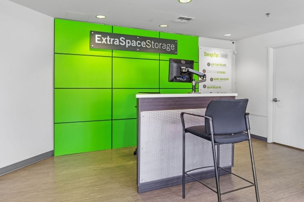 Facility photo: //images.sparefoot.com/medium/217325699433dc80d9f.jpg