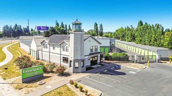 Facility photo: //images.sparefoot.com/medium/217325699433df2dad4.jpg