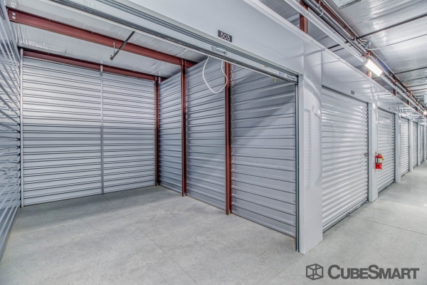 Facility photo: //images.sparefoot.com/medium/217376687f3fc63e4c1.jpg