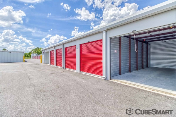 Facility photo: //images.sparefoot.com/medium/217376687f3fcceea02.jpg