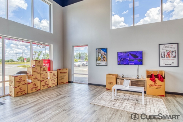 Facility photo: //images.sparefoot.com/medium/2173766903170942fcd.jpg