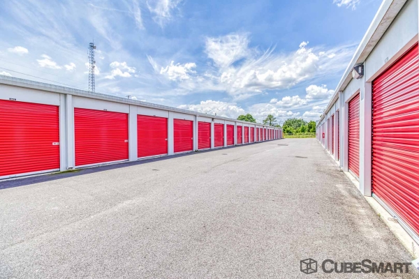 Facility photo: //images.sparefoot.com/medium/217376693933f99b951.jpg