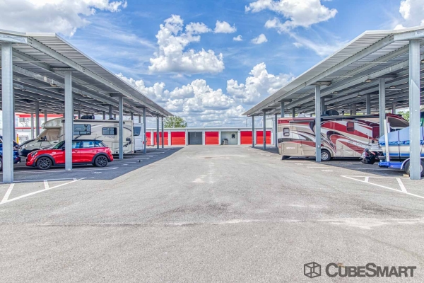 Facility photo: //images.sparefoot.com/medium/217376693934020089c.jpg