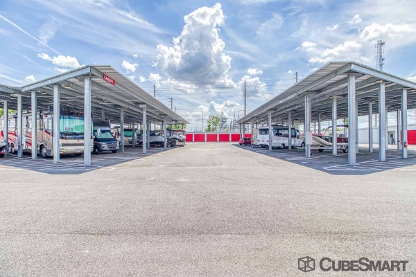 Storage Units at CubeSmart Self Storage - FL Wildwood East State Road 44 - 8937 E State Rd 44