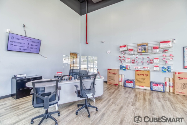 Facility photo: //images.sparefoot.com/medium/217376698d9078a4c95.jpg