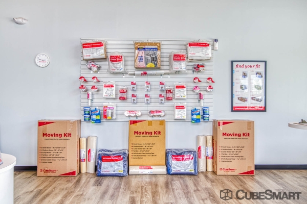 Facility photo: //images.sparefoot.com/medium/217376698d907a05e39.jpg