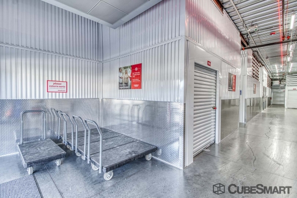 Facility photo: //images.sparefoot.com/medium/217381688331845830d.jpg