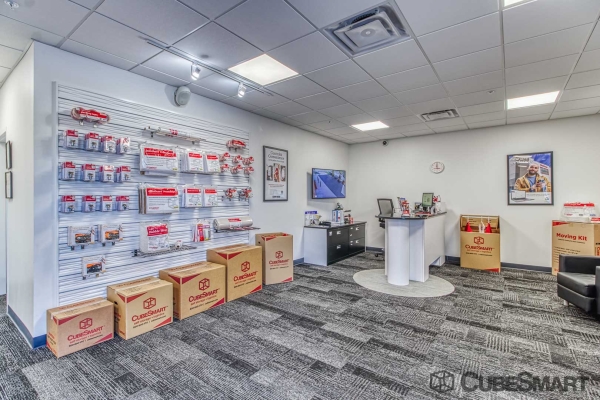 Facility photo: //images.sparefoot.com/medium/217381695f686b236b7.jpg