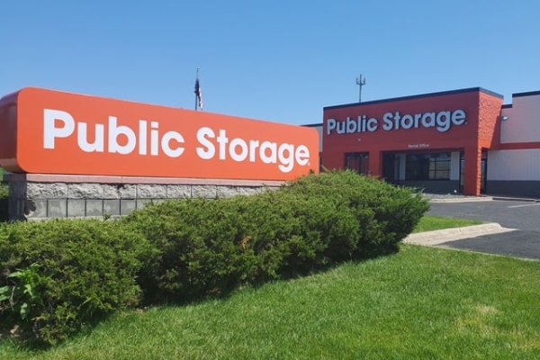Facility photo: //images.sparefoot.com/medium/217414688231f8049a2.jpg