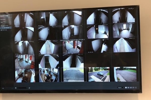 Facility photo: //images.sparefoot.com/medium/217414696b9bc423527.jpg