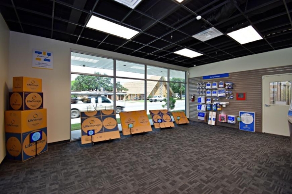 Storage Units at Life Storage - San Antonio - 4618 San Pedro Avenue - 4618 San Pedro Avenue