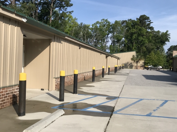 Facility photo: //images.sparefoot.com/medium/2174575ef2590d84b7e.jpg